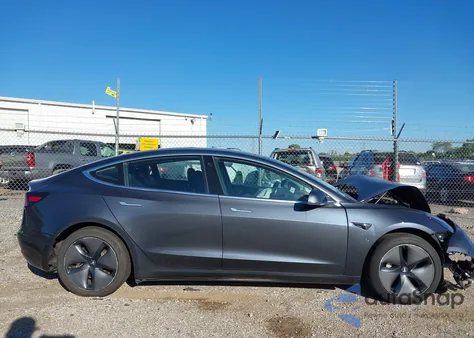 2018 Tesla Model 3 Long Range/Mid Range из США, поврежденный, VIN 5YJ3E1EA0JF016370